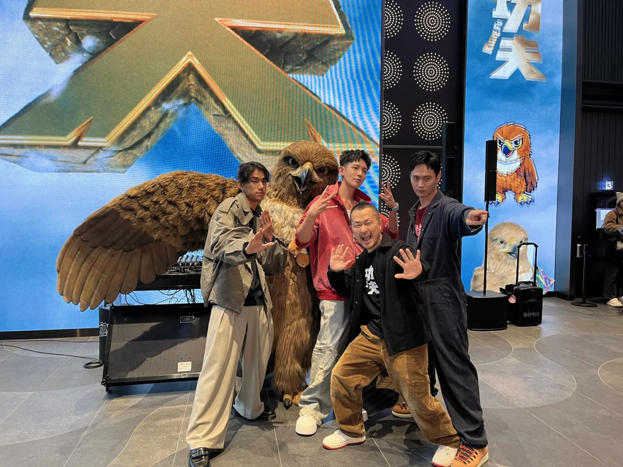 เผยเบื้องหลังเทคนิคพิเศษแบบ Long Take จากหนังเรื่อง “Kung Fu”! เคอเจิ้นตง และ จูเซวียนหยาง ซ้อมวิชาตัวเบาด้วยการวิ่งสู้ตายบนลู่วิ่งไฟฟ้า